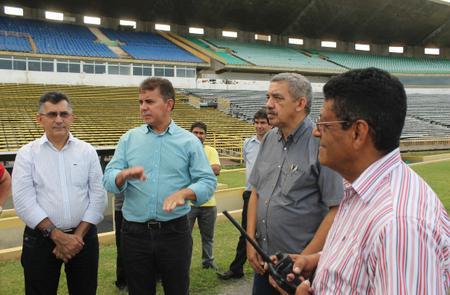 Presidente da Fundespi realiza visita ao Estádio Albertão em Teresina