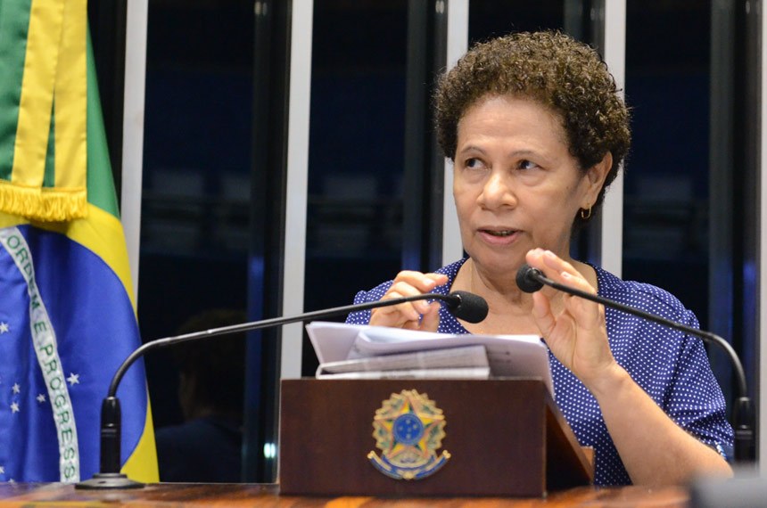 Regina Sousa critica ação policial em protestos na Esplanada dos ministérios.