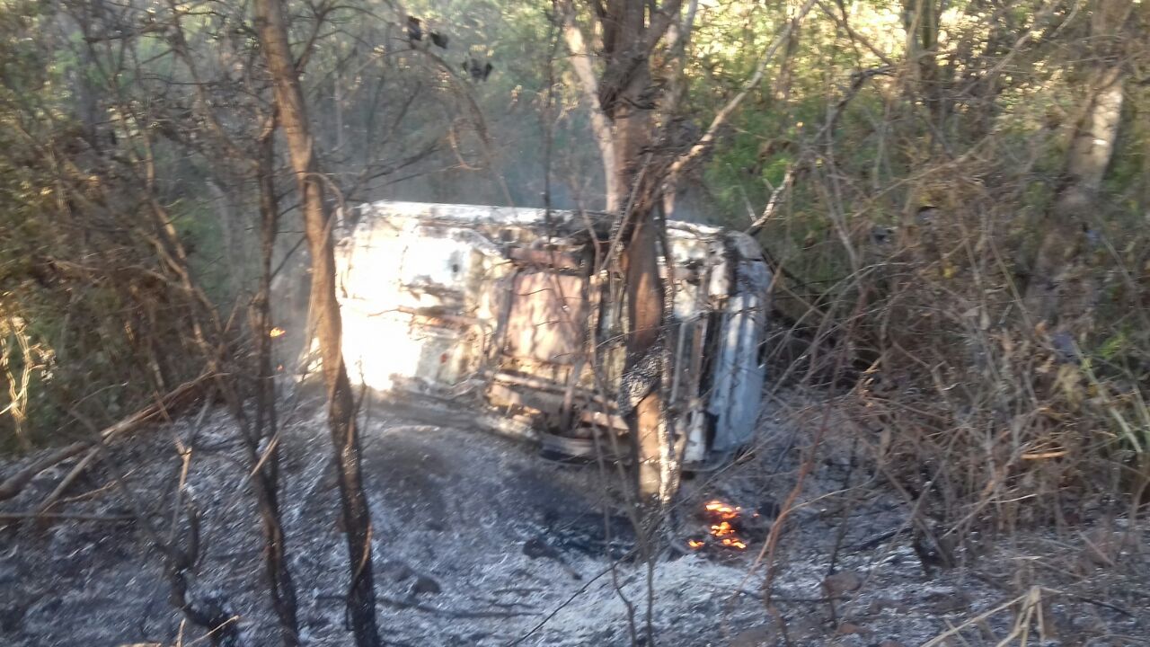 Veículo foi incendiado na BR 135