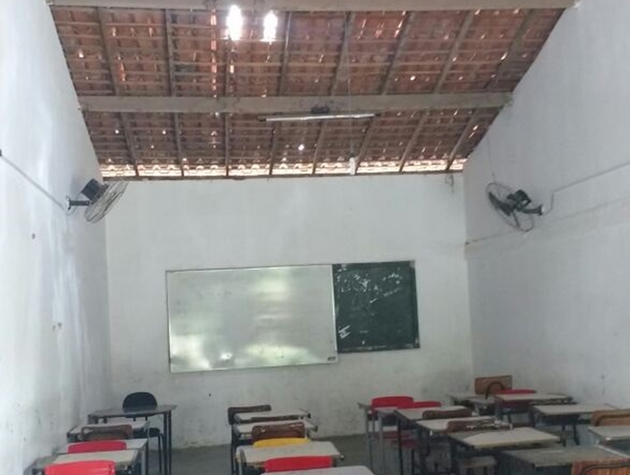 Sala de aula em situação precária