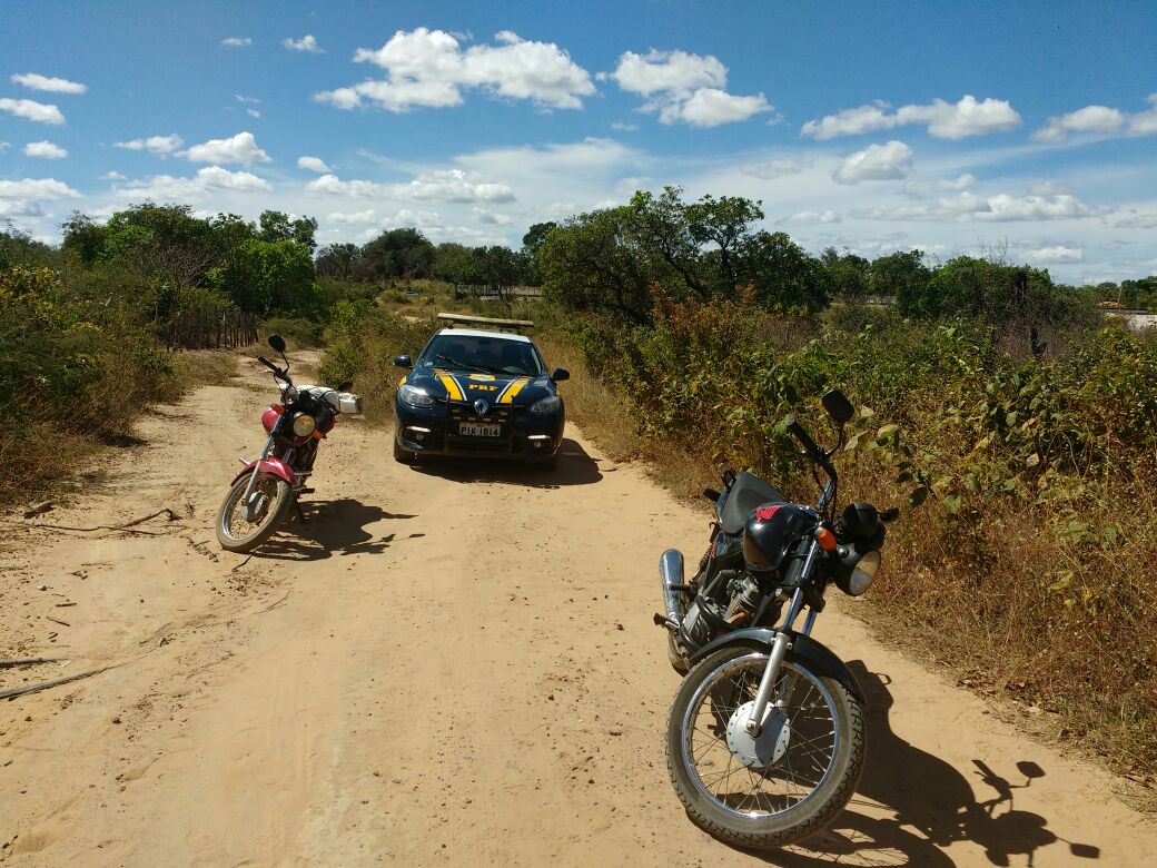 PRF apreende duas motocicletas que teriam sido roubadas em Floriano-PI.