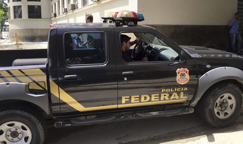 Polícia Federal prende duas pessoas em operação