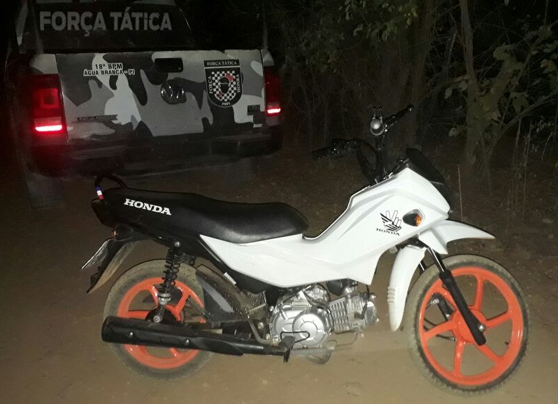 Força Tática recupera moto roubada em Água Branca