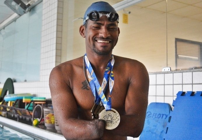 O paratleta Marcos Jeane ganha ouro em natação no Circuito Loterias Caixa.