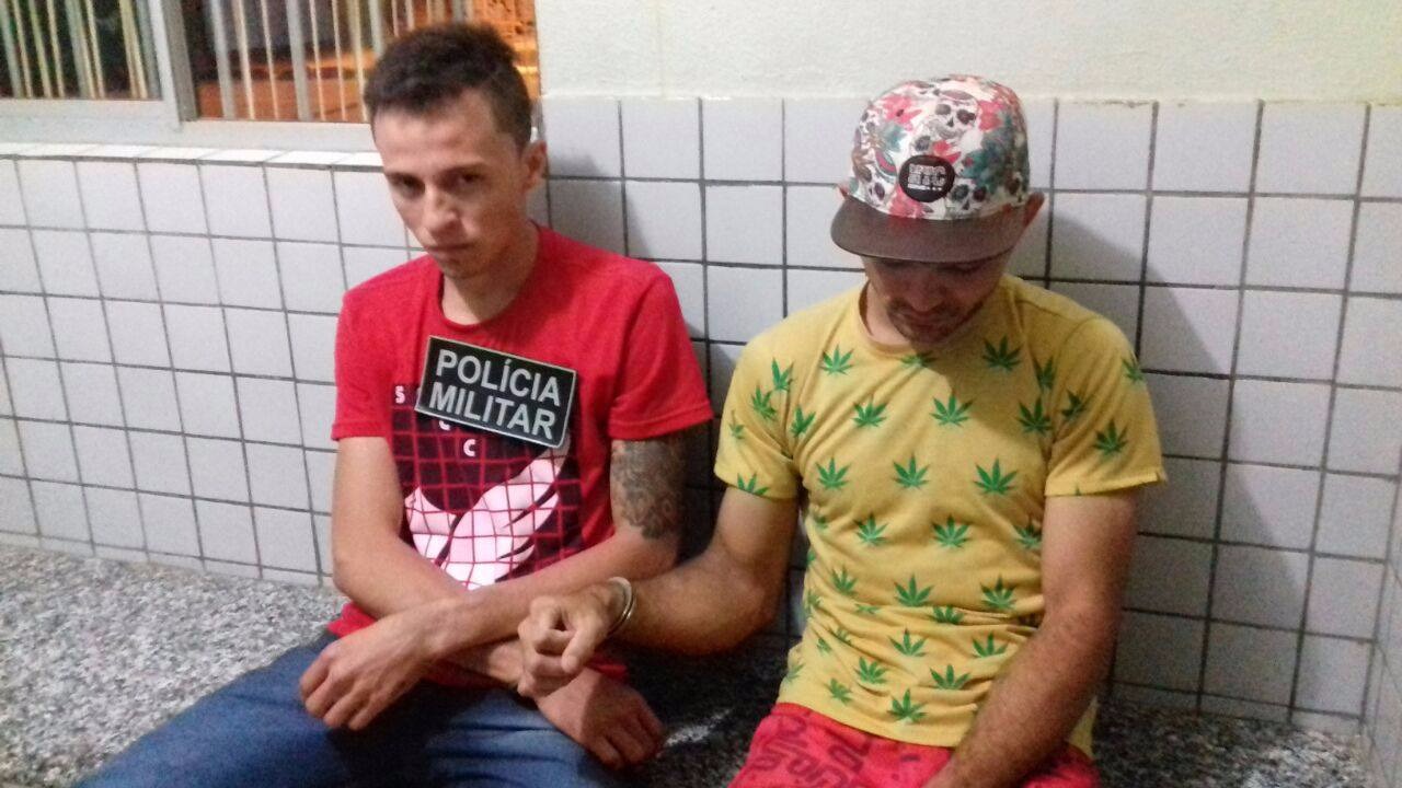 Homens são presos ao dispensarem papelotes de maconha em Valença.