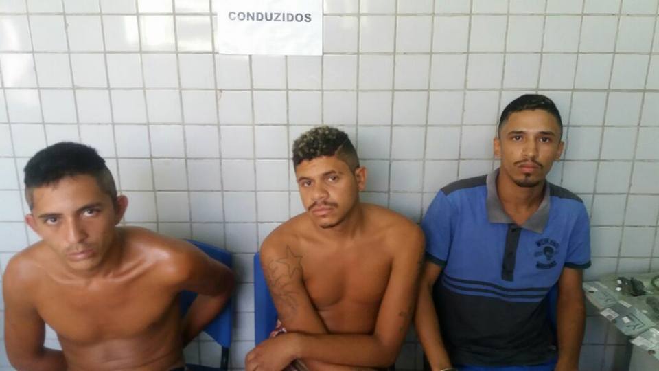 Três homens são presos por roubo no Vila Bandeirantes.