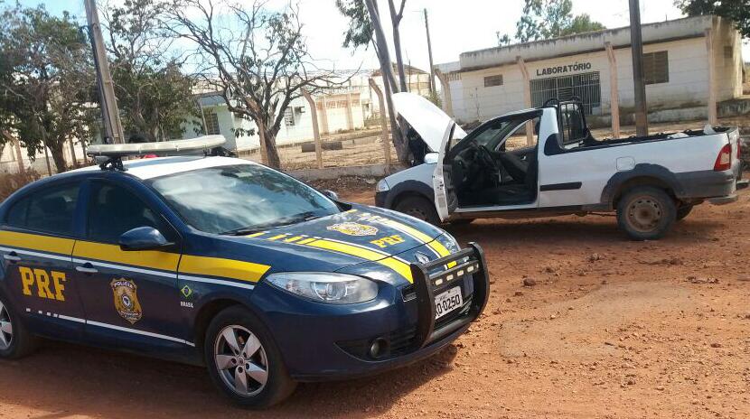 PRF apreende carro clonado em Marcolândia.