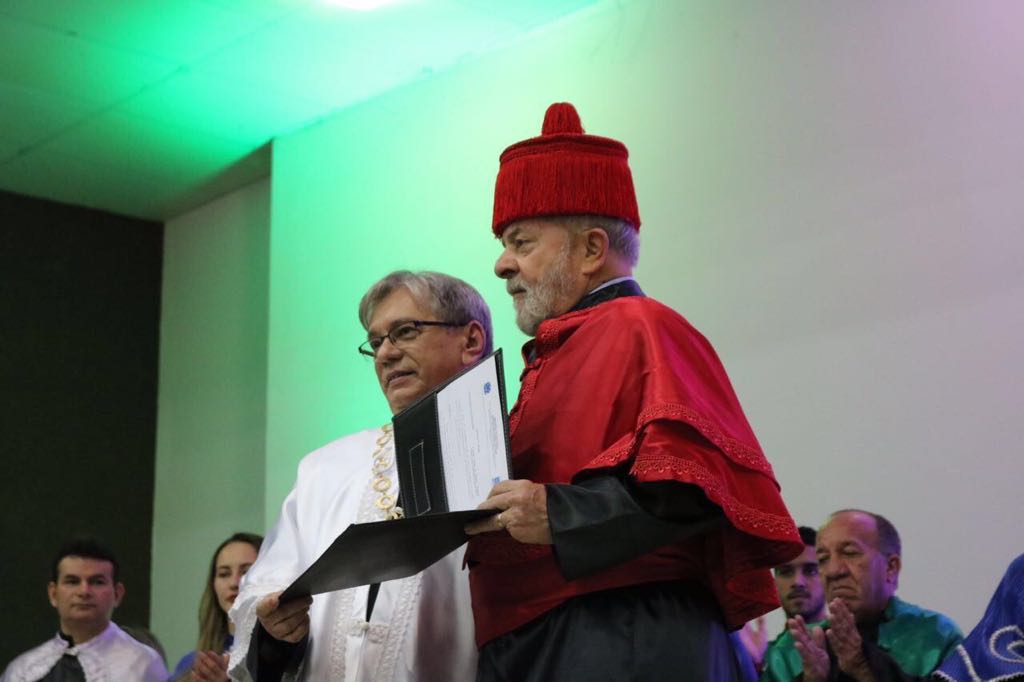 Luiz Inácio Lula da Silva recebe título de Doutor pela Ufpi