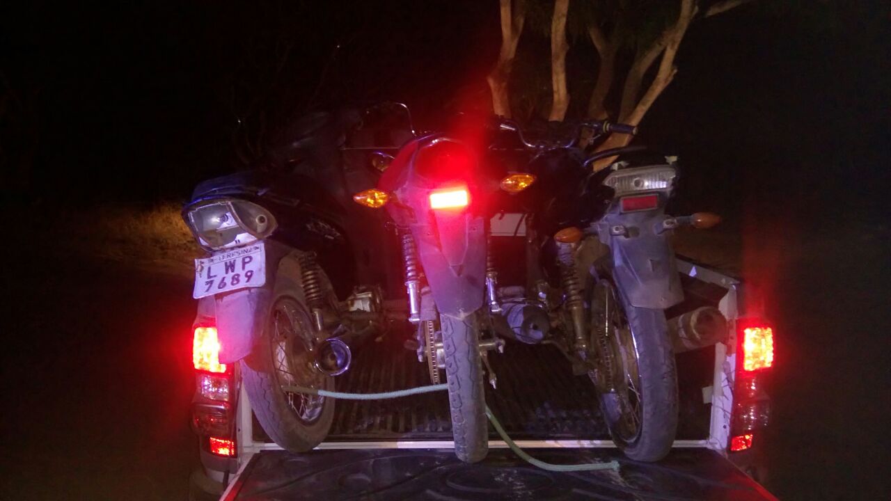 Uma das motocicletas apreendias detinha restrição de roubo.