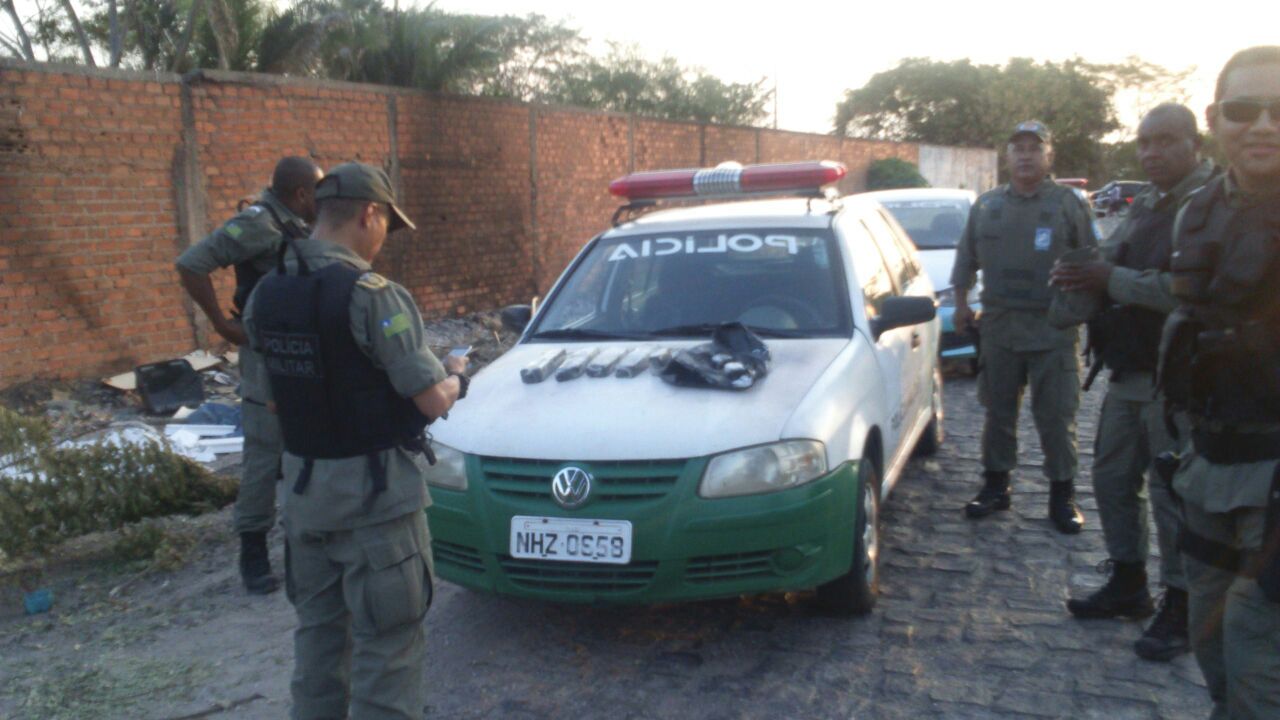 Polícia Militar encontra 8kg de maconha no Santa Luzia, na noite dessa quinta-feira (28).