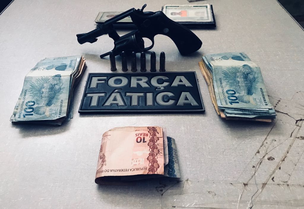 Arma de Fogo apreendida com os suspeitos.
