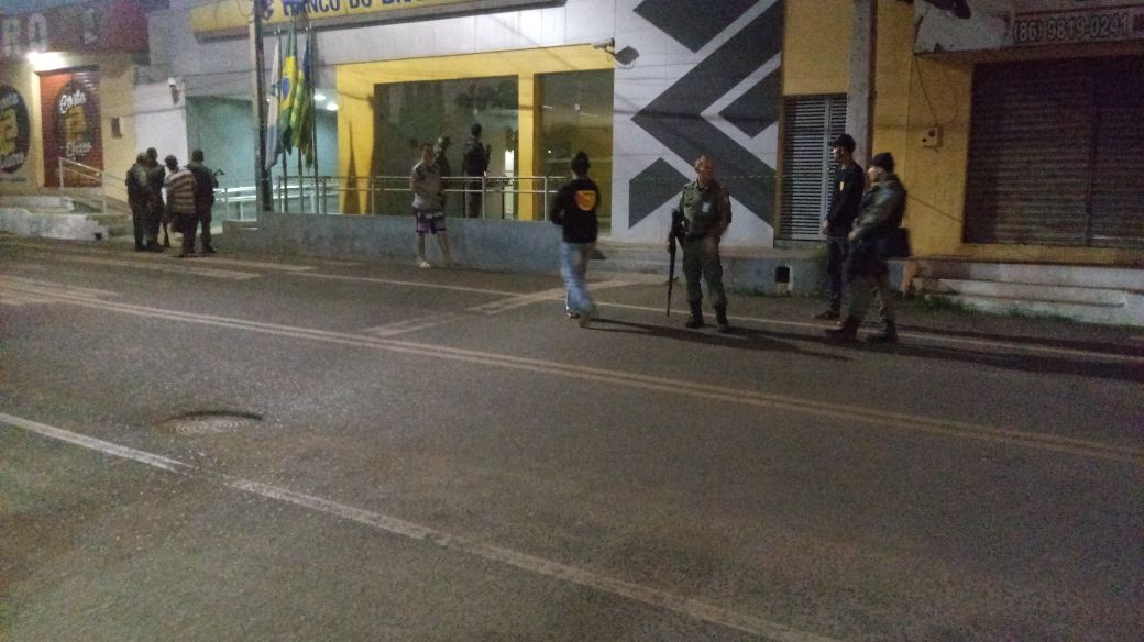 Bandidos explodem Banco do Brasil em Miguel Alves
