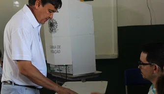 Wellington Dias votou na Unidade Escolar Monsenhor Raimundo Nonato Melo.