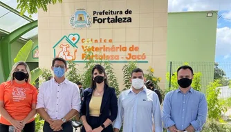 Thanandra Sarapatinhas visita Clínica Veterinária Popular de Fortaleza