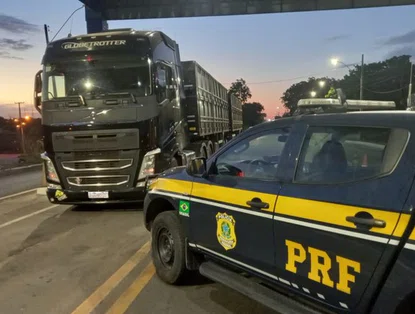 PRF flagra carreta com excesso de carga na cidade de Floriano
