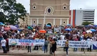 Manifestação dos professores no Palácio da Cidade em Teresina.