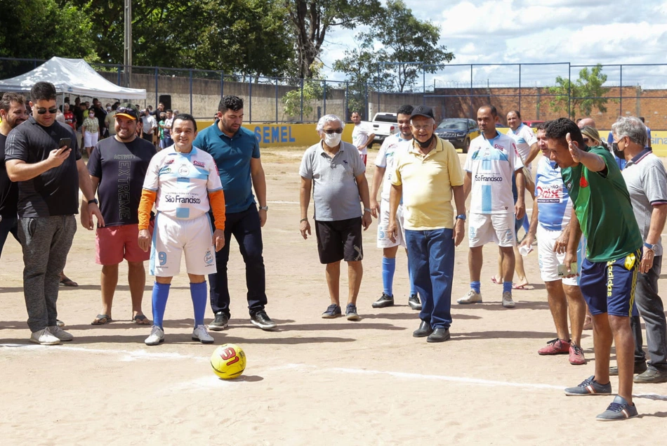 Dr. Pessoa em inauguração do campo de futebol do Parque Piauí.