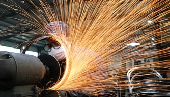 Produção industrial no Brasil cai 0,6% em agosto, diz IBGE