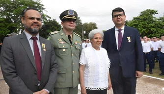 Governadora Regina Sousa em solenidade da Polícia Militar do Piauí.