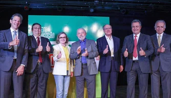 Lula anuncia cinco ministros para os próximos quatro anos.