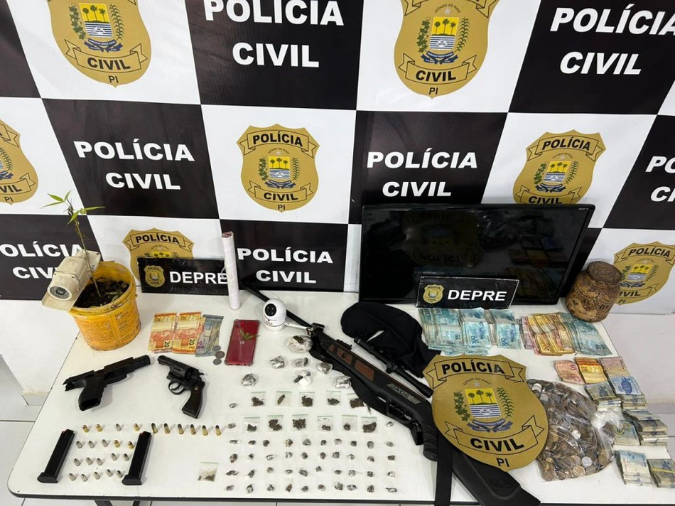 Polícia cumpre mandados de busca e apreende drogas em Teresina