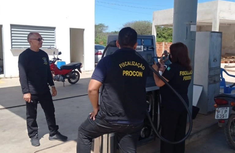 Procon fiscaliza 46 postos de combustíveis no Piauí.