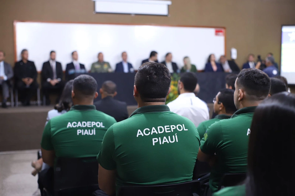 Polícia Civil faz aula inaugural do curso de delegados e agentes no Piauí