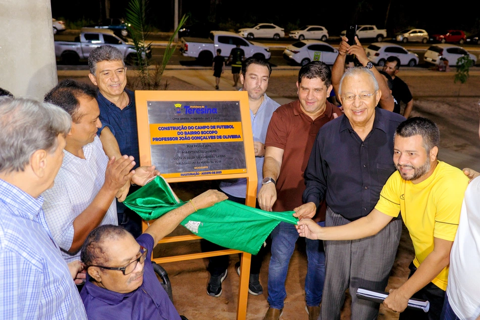 Cerimônia de entrega do campo de futebol society professor João Gonçalves de Oliveira.