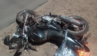 Colisão entre moto e carro deixa casal morto em Luís Correia.