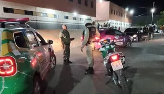 Polícia Militar prende mulher que transportava maconha em Floriano