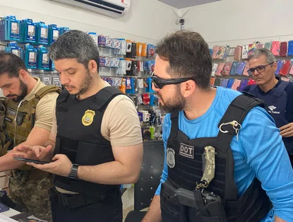 Polícia deflagra operação e interdita 9 lojas de celulares em Teresina