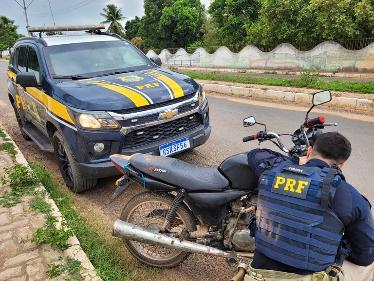 Motocicleta apreendia pela PRF em Redenção do Gurguéia