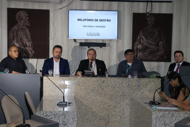 Ministério Público e representantes da saúde em reunião sobre crise na saúde de Teresina.