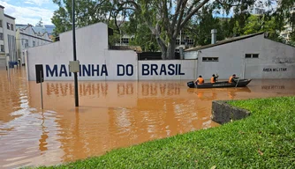 Marinha do Brasil ajuda vítimas de fortes chuvas no Rio Grande do Sul
