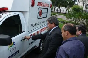 Zé Filho entrega ambulância para prefeitura de Cistino Castro.