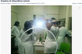 Foto no Facebook mostra enfermeiras brindando Réveillon