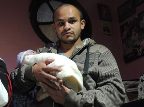 José Albano perdeu a esposa após complicações no parto das filhas gêmeas, que estão com 16 dias de vida(Imagem:Reprodução)