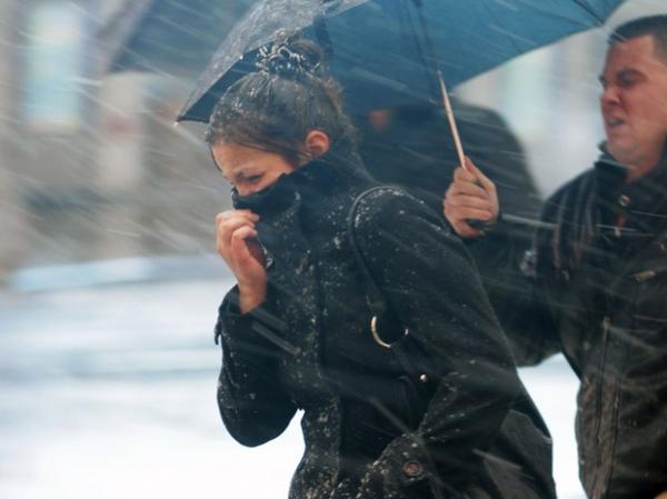  Uma tempestade fora de &eacute;poca no in&iacute;cio do inverno provocou neve, chuva e ventanias perigosas na regi&atilde;o Nordeste dos EUA nesta quinta-feira (8), deixando novamente os moradores da (Imagem:Reprodu&ccedil;&atilde;o)