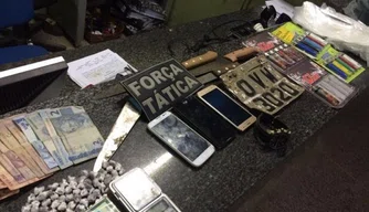 Material apreendido na operação.