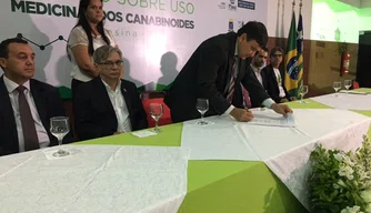 Wellington assina convênio com Universidades, Federal e Estadual, do Piauí.