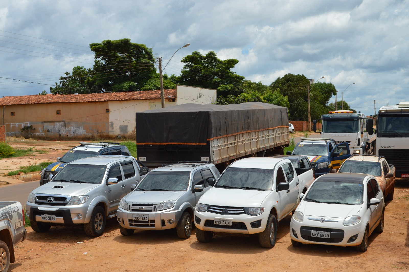 Veículos apreendidos em operação conjunta na região da cidade de Uruçuí
