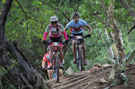 Ciclista em competição.
