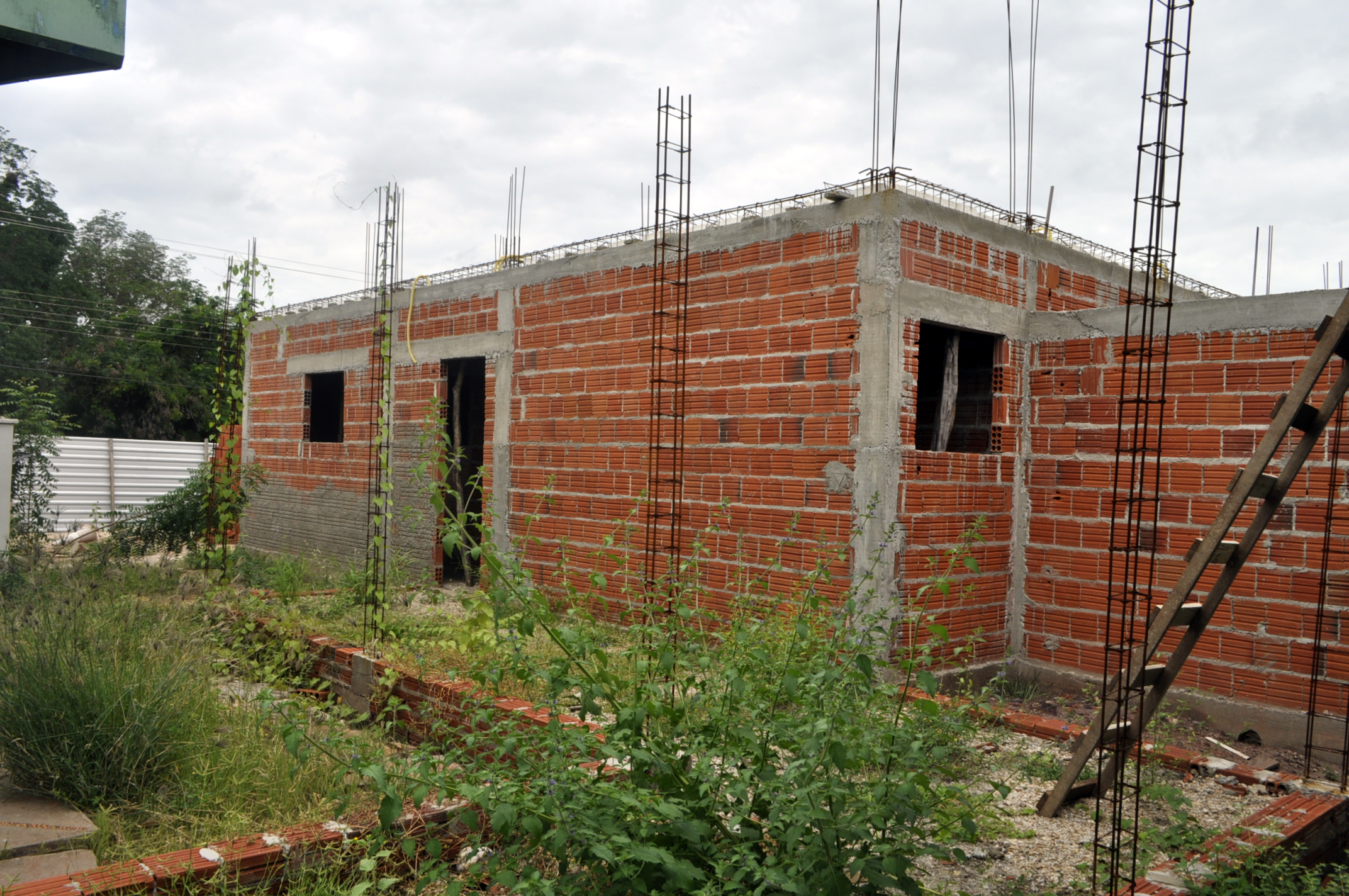 Obras inacabadas do hospital e sem indicativo de término