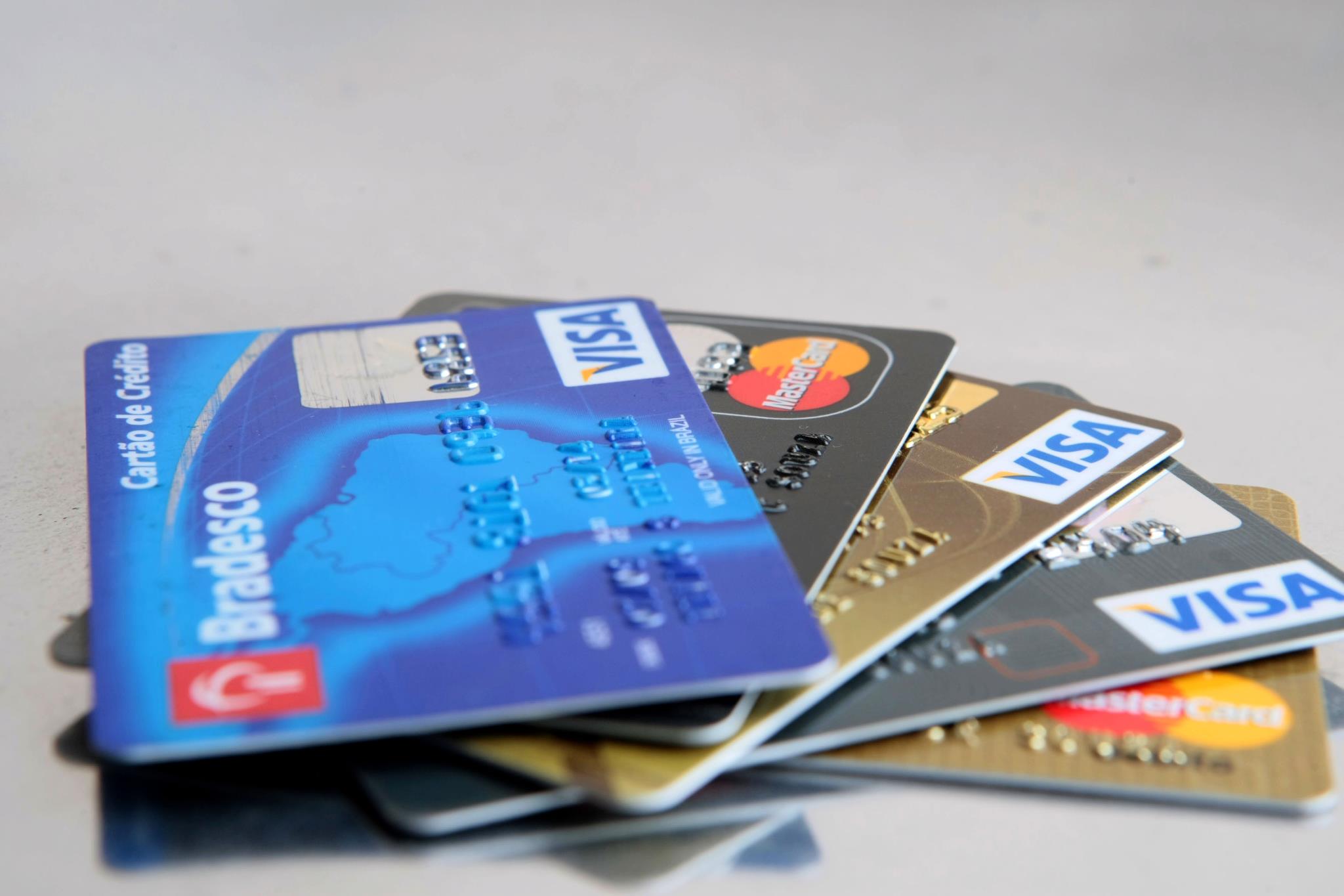 Cartão de crédito tem queda nas compras