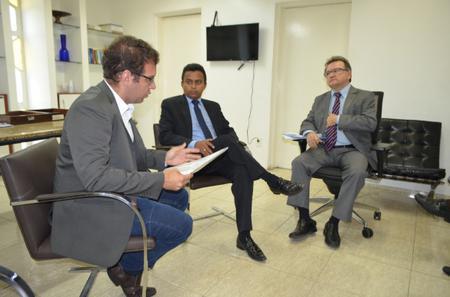 Reunião entre sindicato e representantes do governo.