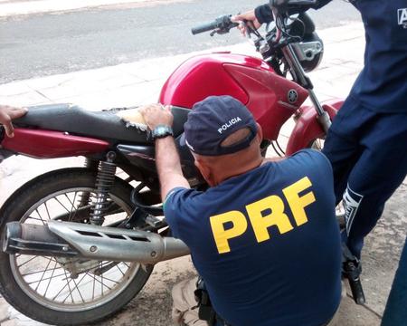 Motocicleta roubada é apreendida pela PRF de Alegrete do Piauí