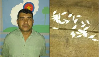 Homem presos por suspeita de tráfico de drogas é apreendido com 32 papelotes de cocaína.