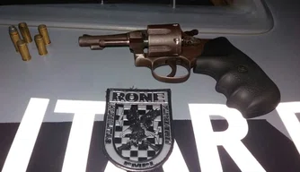 Dupla usava revólver calibre 32 durante assaltos no bairro Pedra Mole