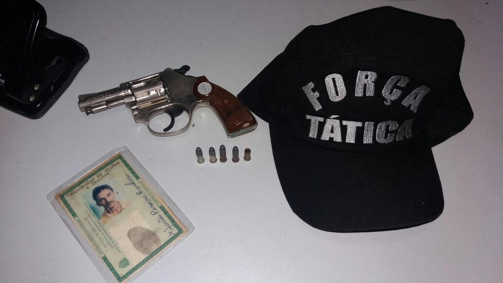 Homem é preso por porte ilegal de rama de fogo em Altos.