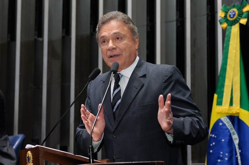 Álvaro Dias é o autor da proposta que estabelece fim do foro.